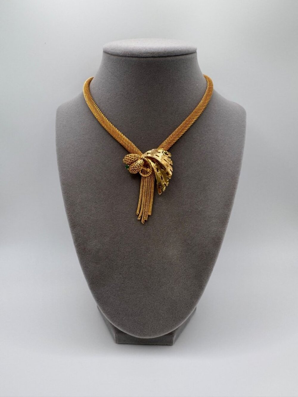 Vintage Gold Tone Mesh Lariat Necklace Tassel Pendant Green Rhinestone Accent
